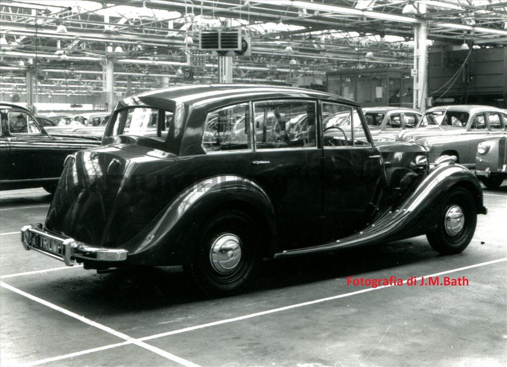 Razor-edge style Saloon Renown Limousine